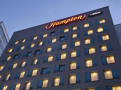 Отель Hampton By Hilton Centre 3*