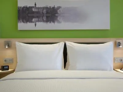 Готель Hampton By Hilton Centre