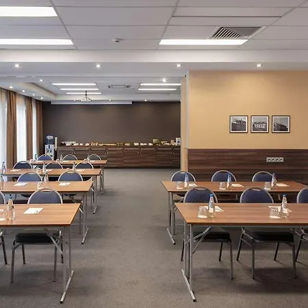 Hampton By Hilton Centre Готель 3*