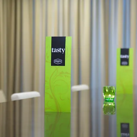 Hampton By Hilton Centre Готель