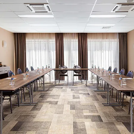 Готель Hampton By Hilton Centre 3*