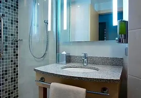 Отель Hampton By Hilton Centre 3*