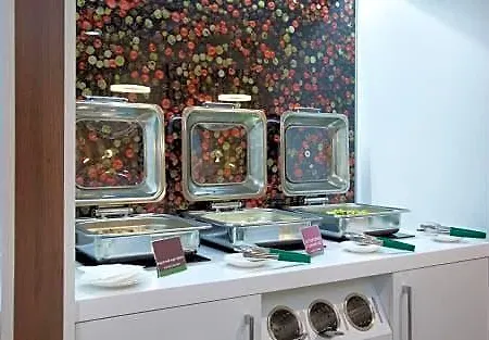 Hampton By Hilton Centre Отель