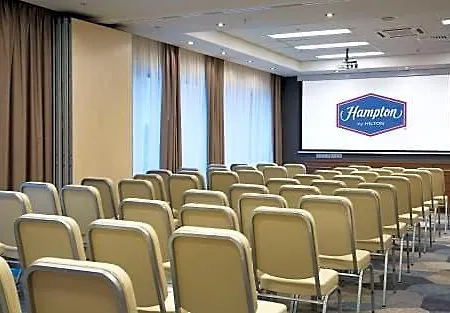 Hampton By Hilton Centre Отель Минск