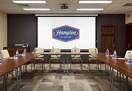 Отель Hampton By Hilton Centre