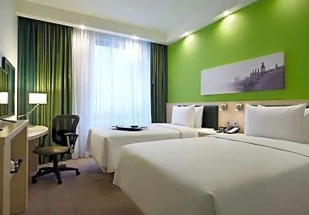 Hampton By Hilton Centre Отель