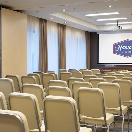 Готель Hampton By Hilton Centre Мінськ