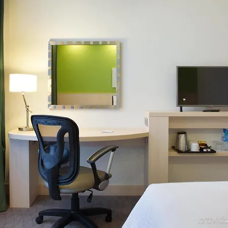 Hampton By Hilton Centre Готель