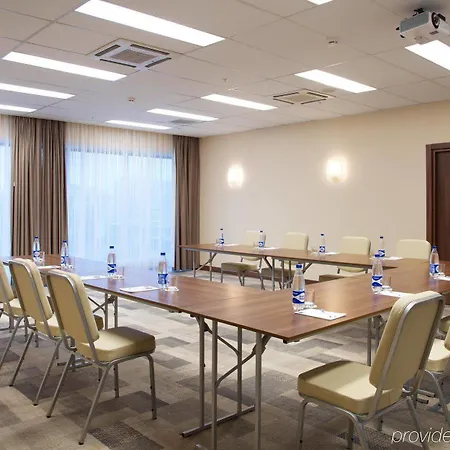 Готель Hampton By Hilton Centre 3*