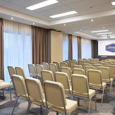 Hampton By Hilton Centre Готель