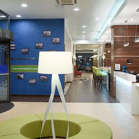 Готель Hampton By Hilton Centre 3*