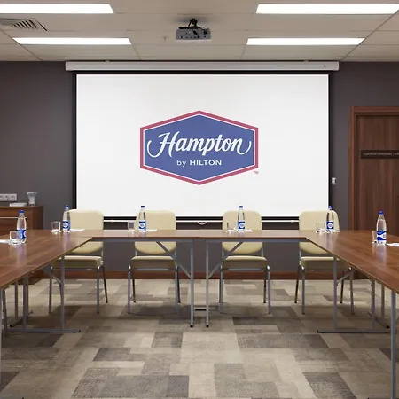 Hampton By Hilton Centre Готель 3*