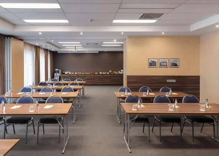 Hampton By Hilton Centre Otel